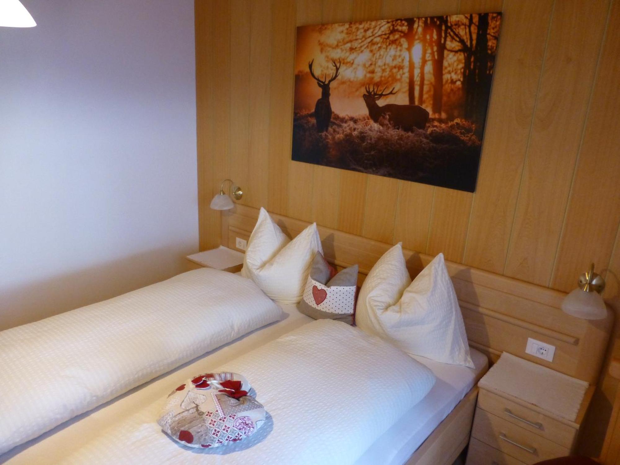 Garni Helfer Bed & Breakfast Dobbiaco Luaran gambar
