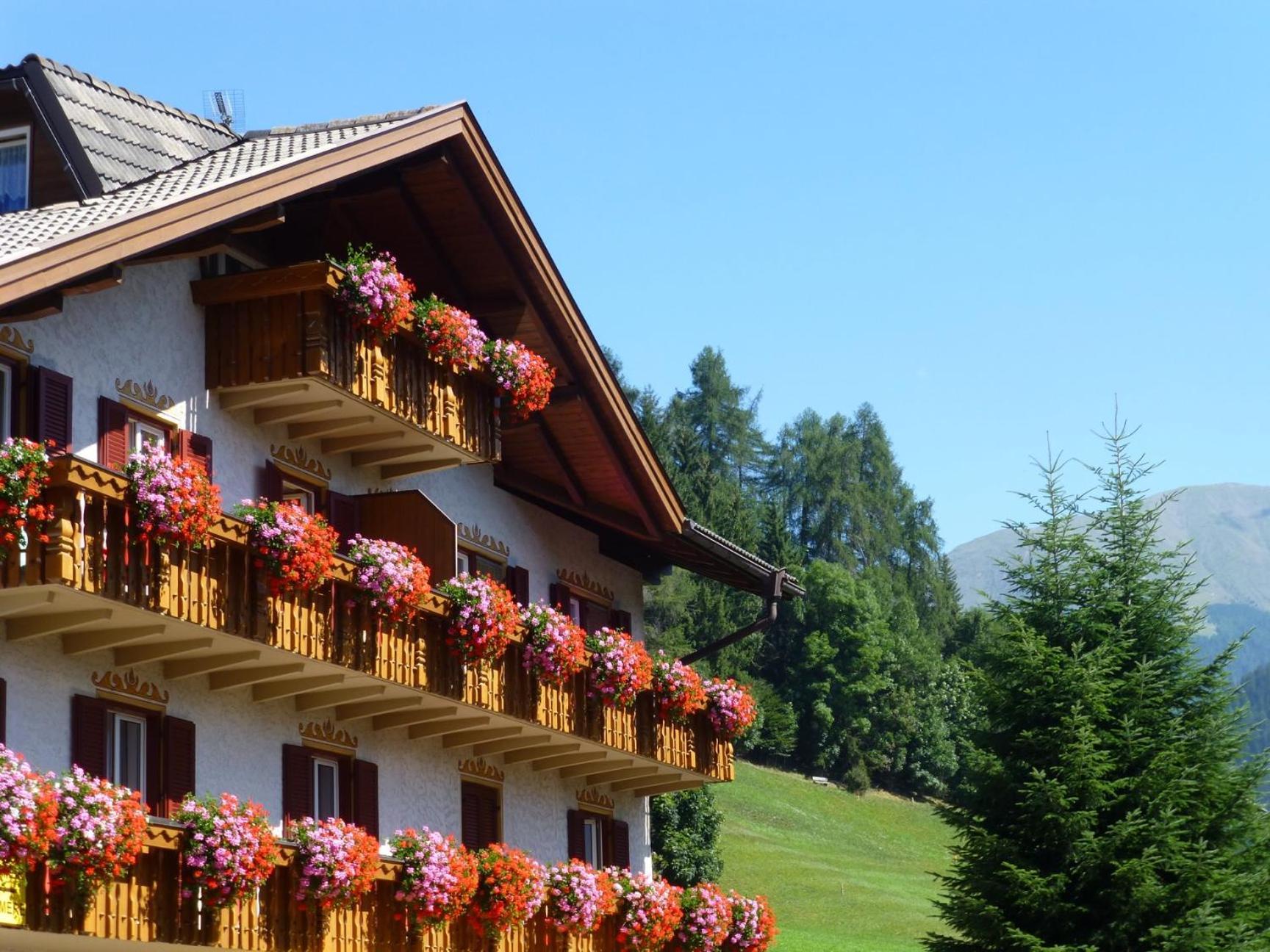 Garni Helfer Bed & Breakfast Dobbiaco Luaran gambar